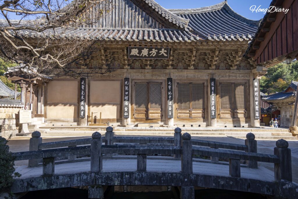 Detalle de la laguna Guryongji en el Templo Tongdosa, laguna que nunca se seca