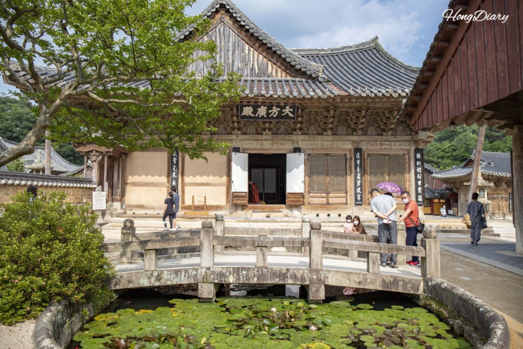 通度寺の九龍池。創建伝説に登場する枯れない池