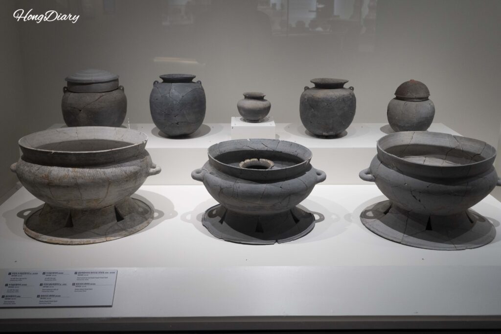 Artefactos de Geumgwan Gaya excavados de las Tumbas de Daeseong-dong