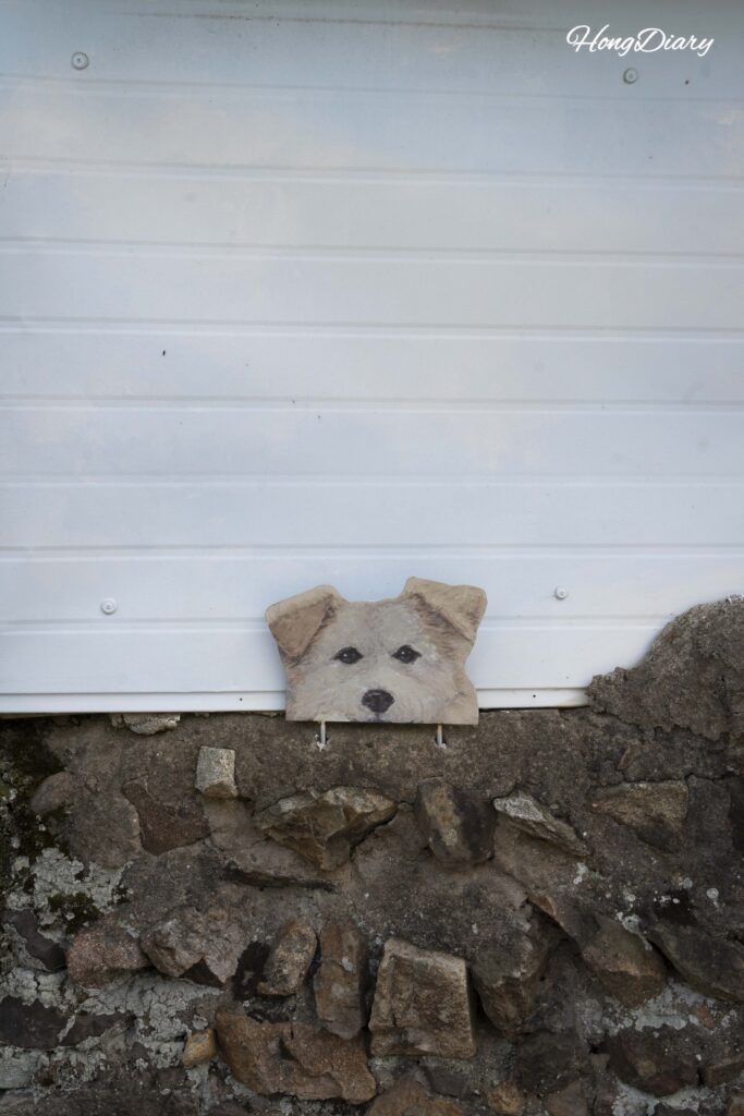 Small painted puppy mural on a village wall near Binggye Valley in Uiseong
