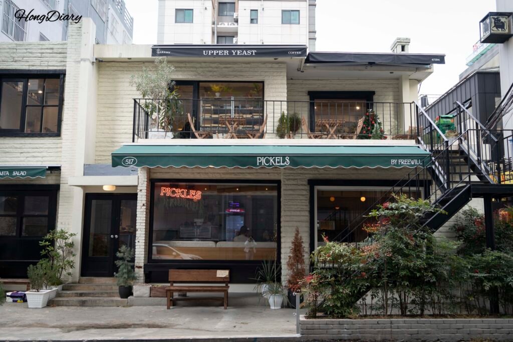 Upper East Bakery Busan exterior calle Jeonpo Corea del Sur