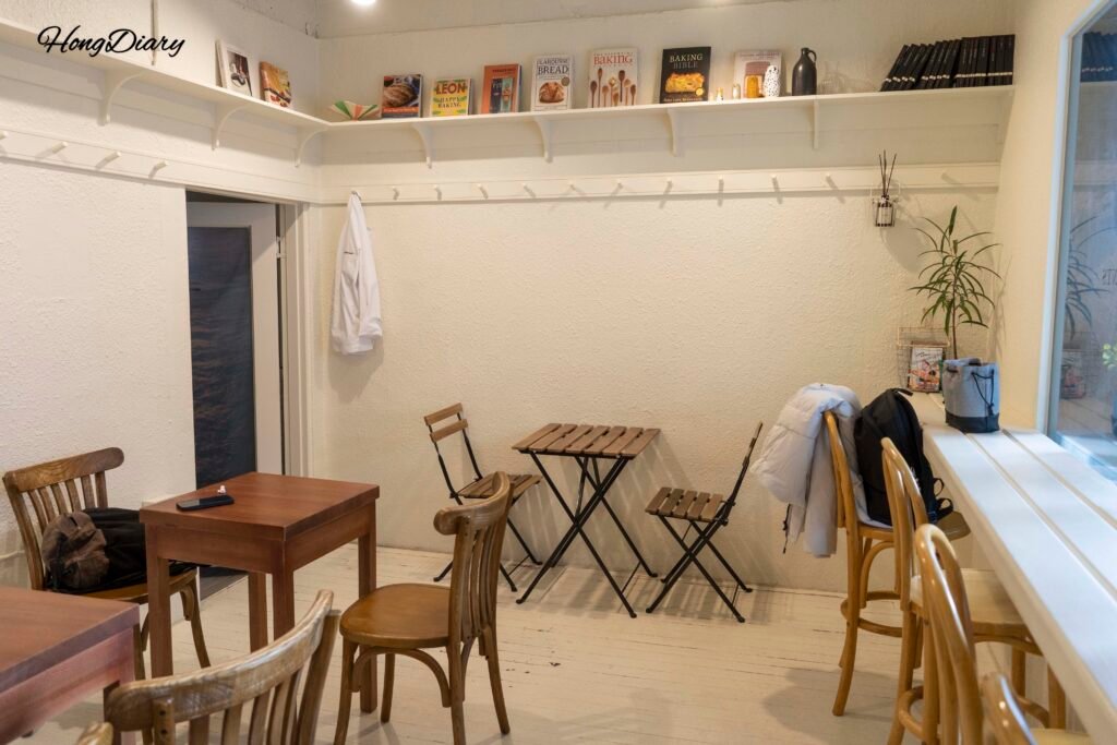 Interior Upper East Bakery Busan Jeonpo
