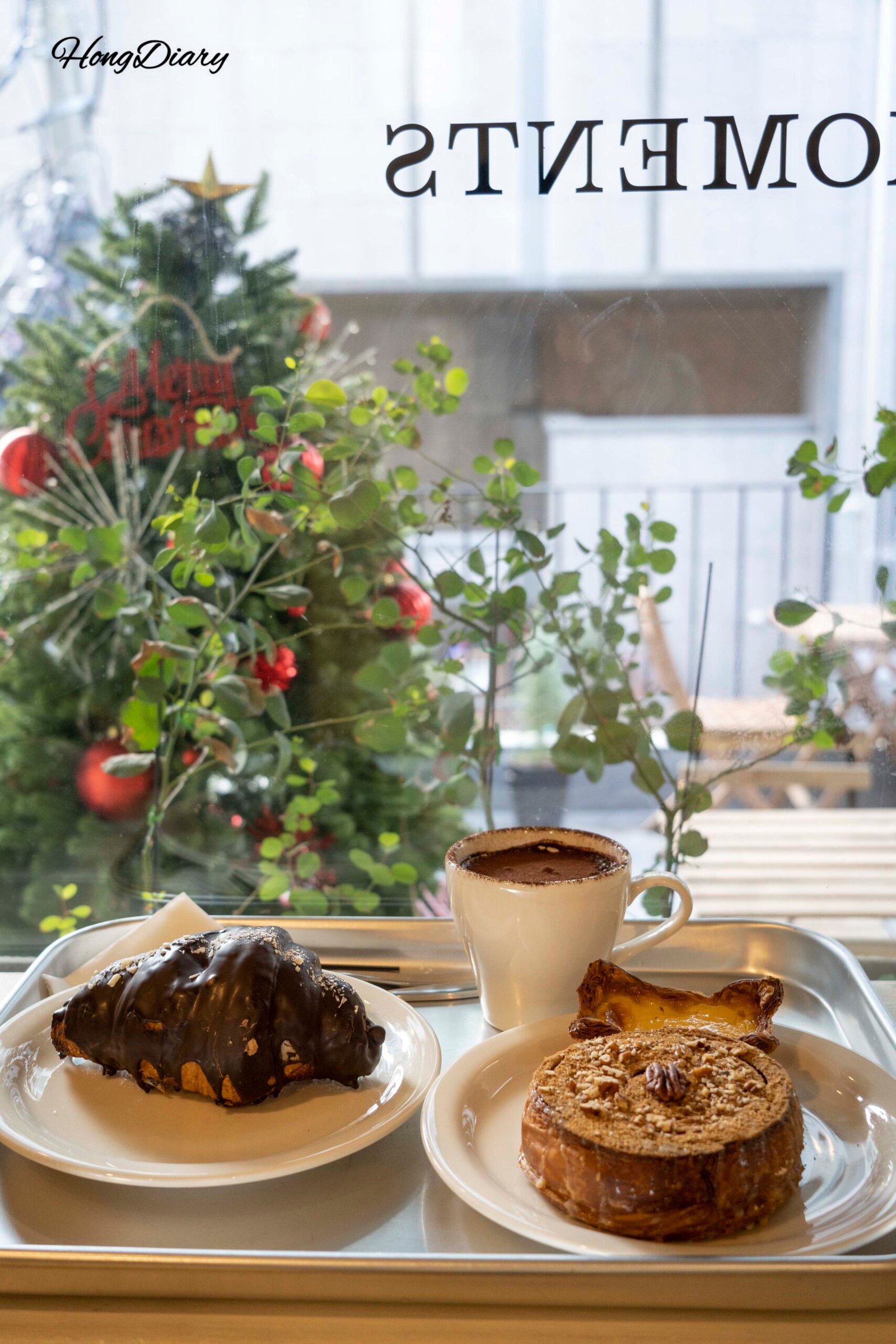 Café y pasteles pedidos en Upper East Bakery Busan