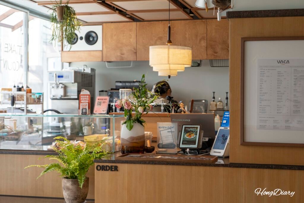 バカコーヒーラウンジ広安里店の注文カウンター
