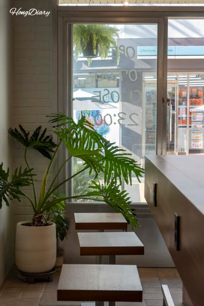 Indoor seating area of VACA Coffee Lounge Gwangalli with warm-toned decor and natural light