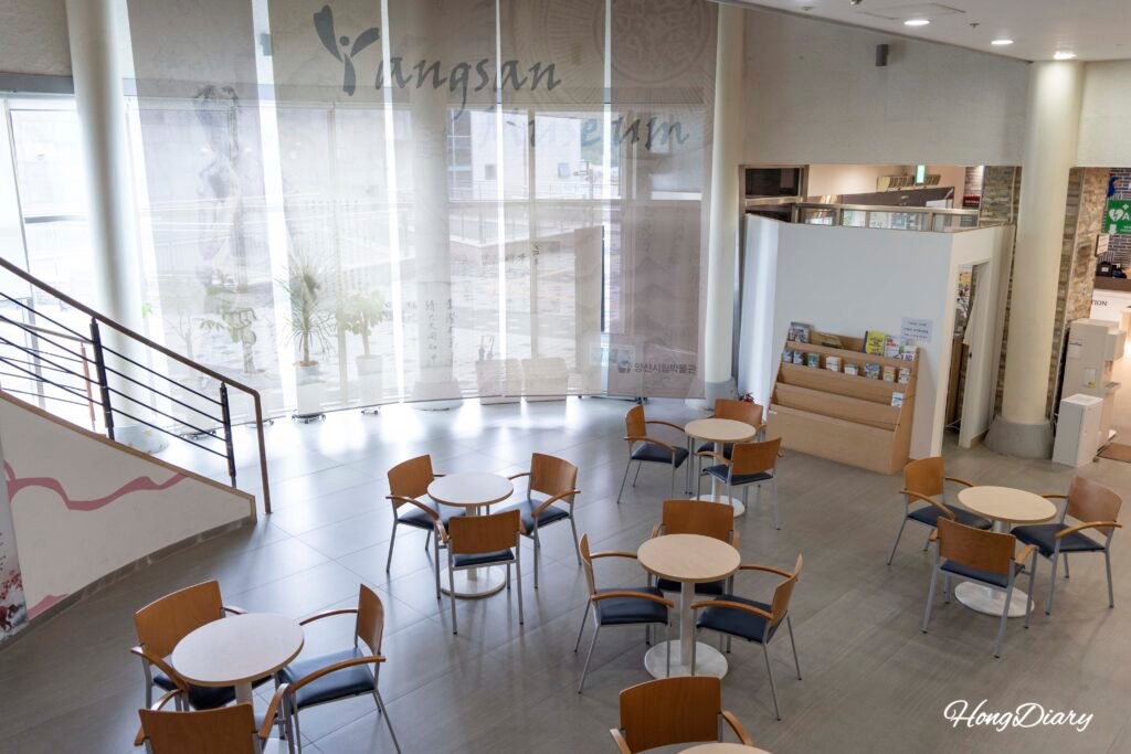 梁山市立博物館の館内展示スペース