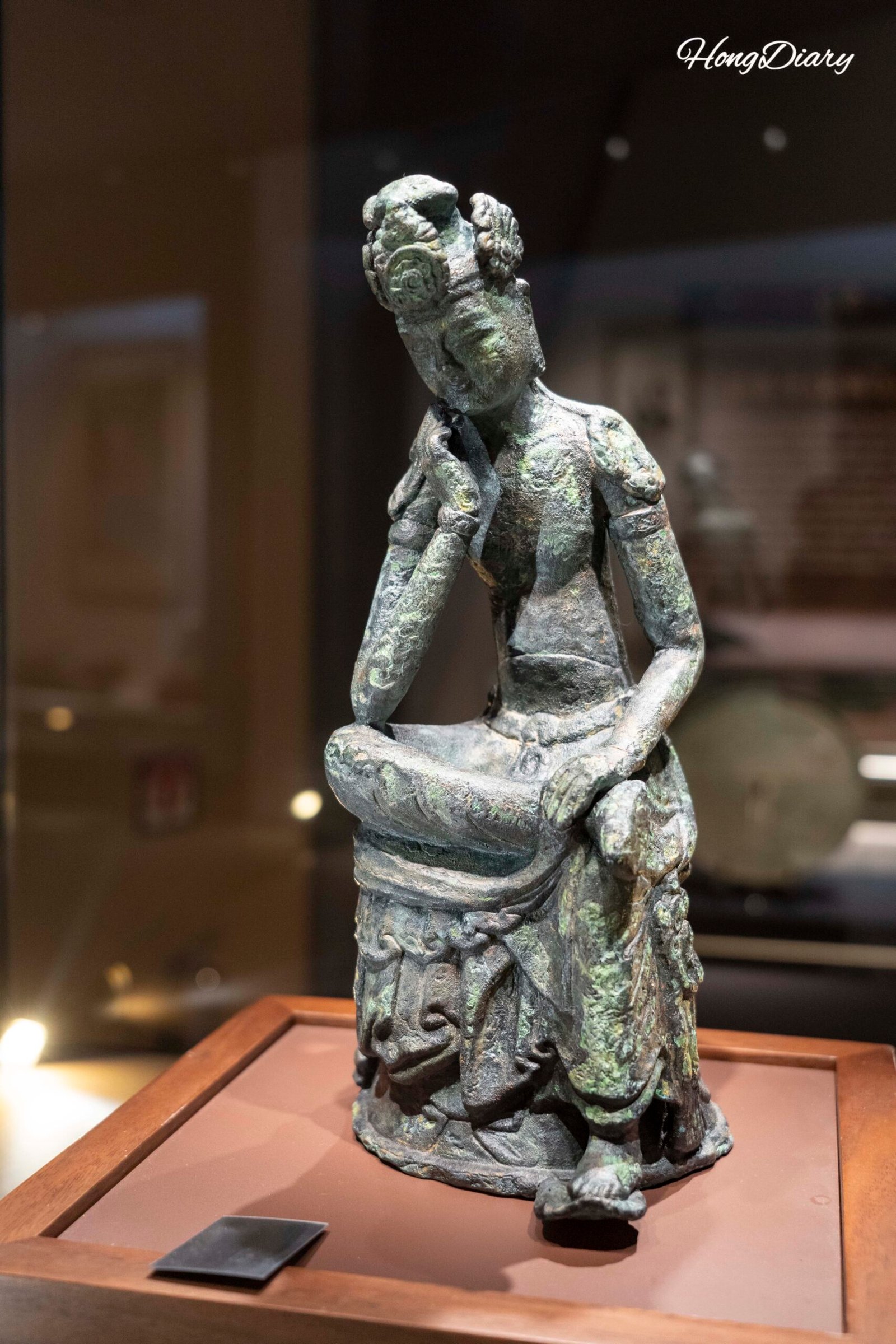 梁山市立博物館に展示されている柳山洞出土の金銅弥勒菩薩半跏思惟像