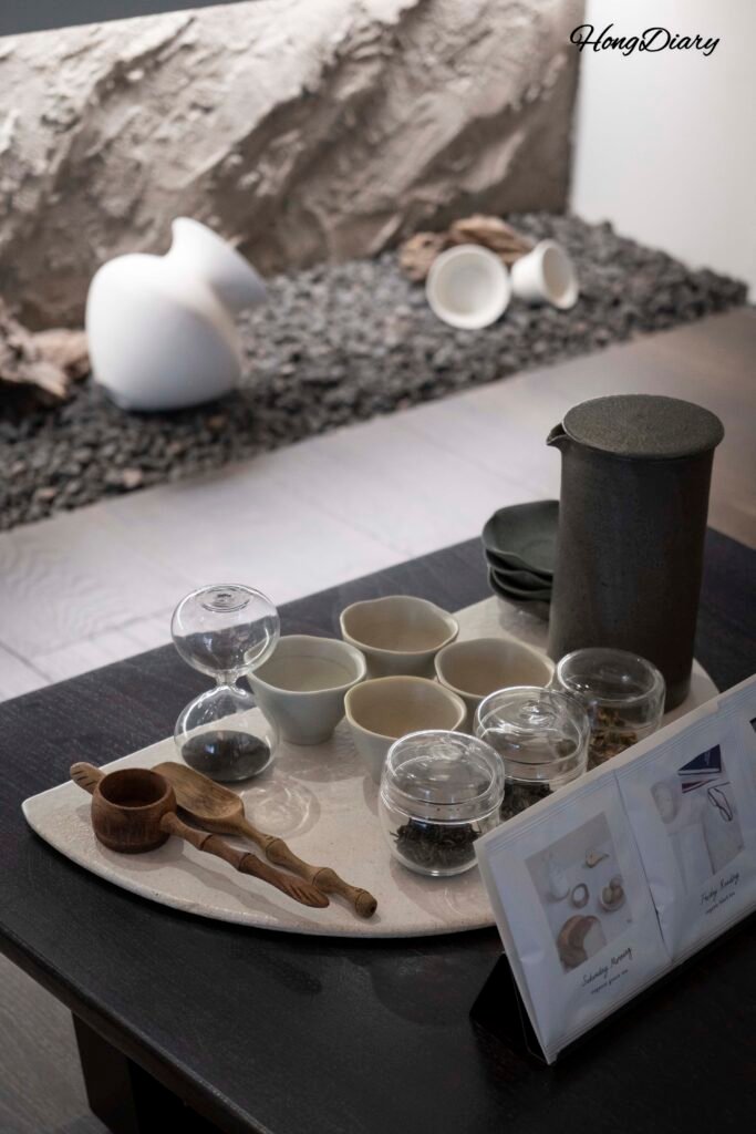 Complimentary tea provided at Yeojuhyeon private hanok