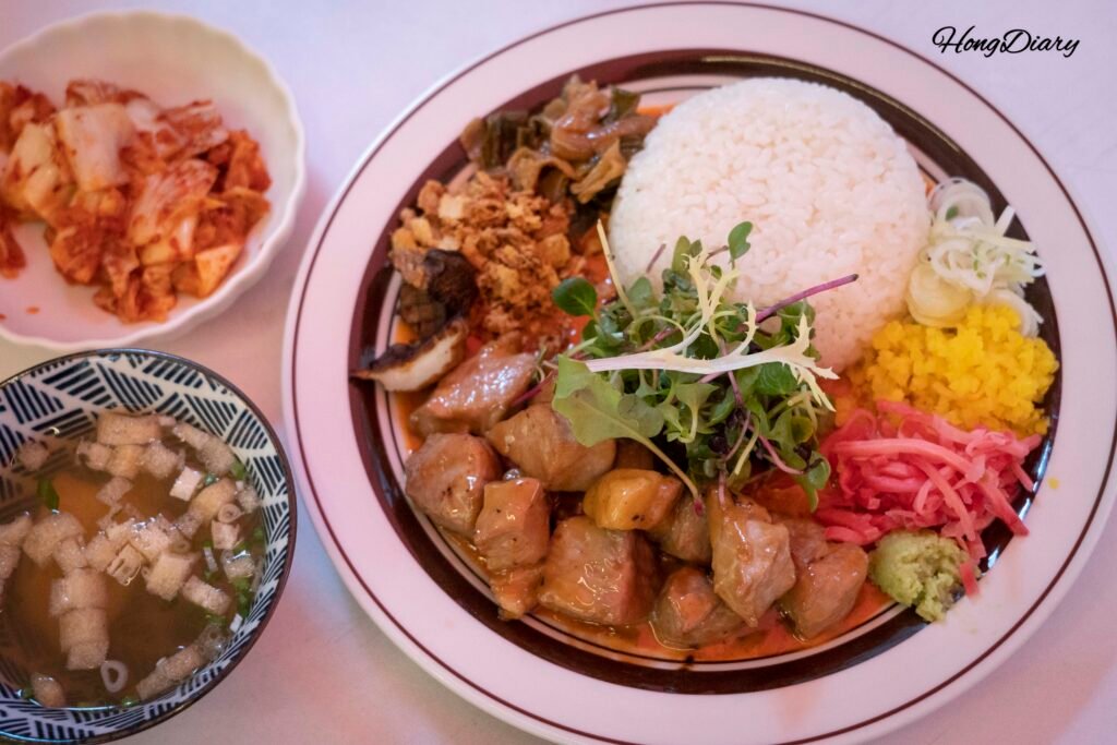 Chicken thigh rice bowl at Yeonhwa Dupbab Seomyeon