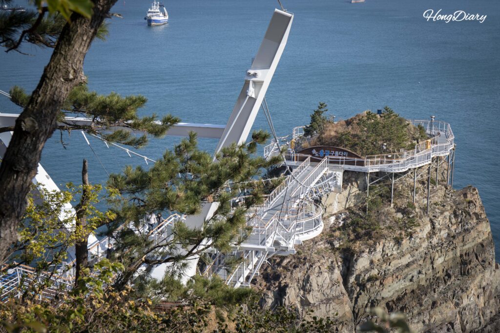 Songdo Yonggung Cloud Bridge seen from the Songdo Sky Park cable car upper station, Busan