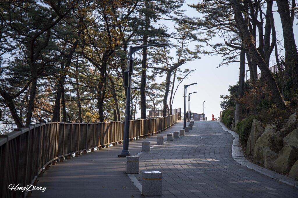 Walking path from Amnam Park parking lot up to the Songdo Yonggung Cloud Bridge entrance, Busan