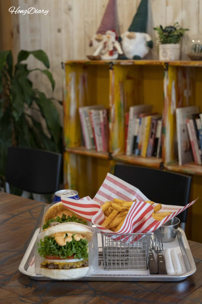 Original Bao Burger and Triple Cheese Burger sets with fries and drinks at Bao Burger Songjeong