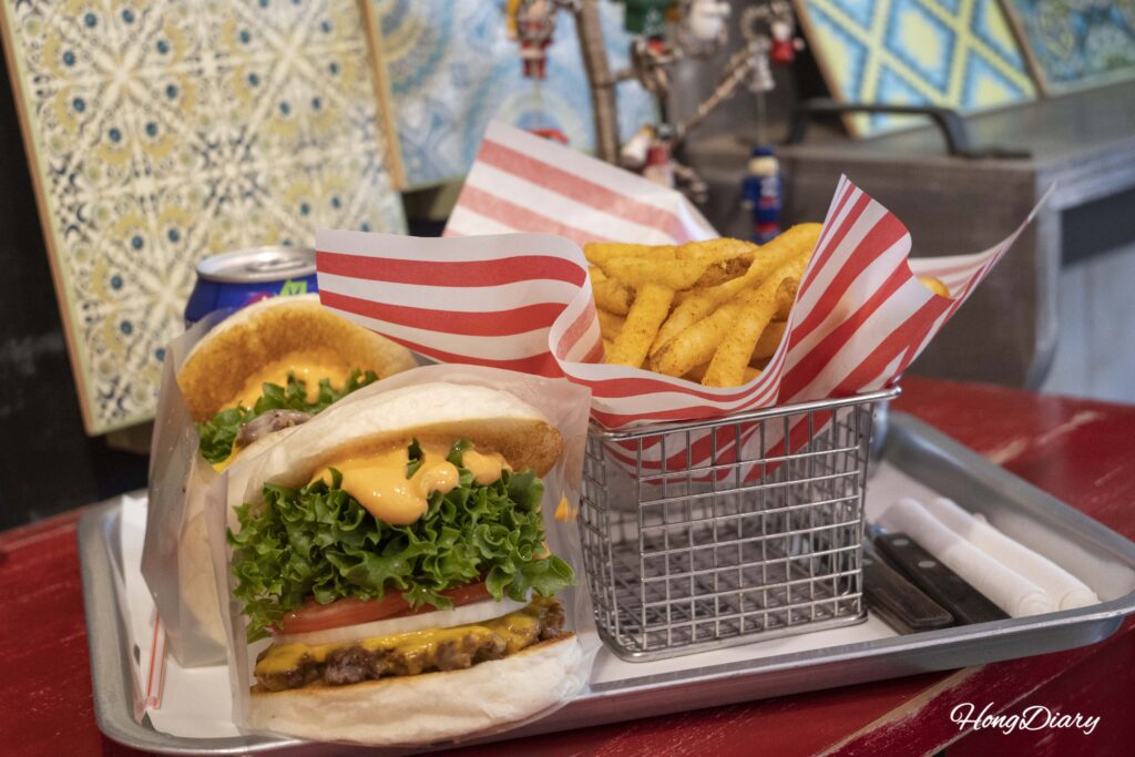 Sets de Original Bao Burger y Triple Cheese Burger con papas fritas y bebidas en Bao Burger Songjeong