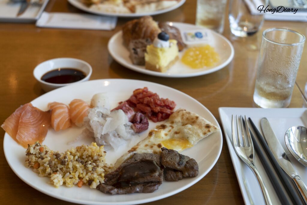 Plato servido del buffet de almuerzo en Ristorante, Hotel Nongshim Busan
