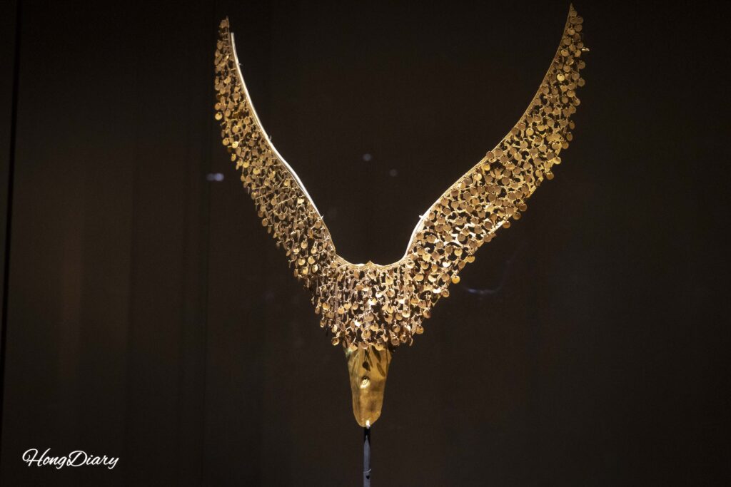 天馬塚出土の金製鳥翼形冠飾り(国立慶州博物館 新羅歴史館 第2室)