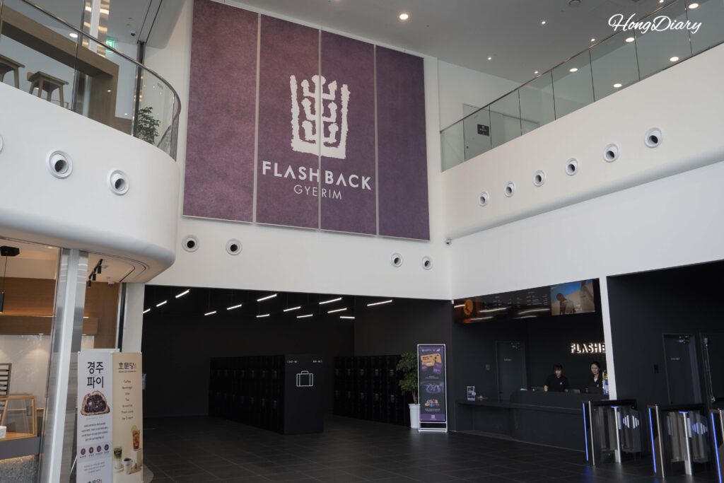 Lobby de entrada de Flashback Gyerim con casilleros, sala de lactancia y zona de descanso