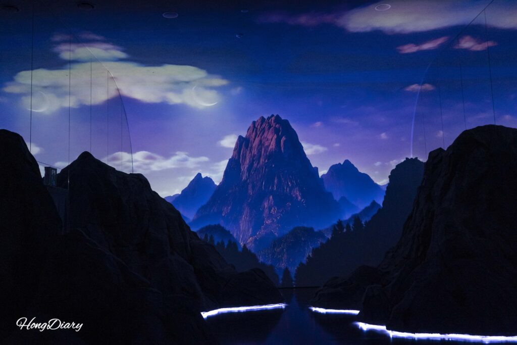 Samshinsan zone at Flashback Gyerim depicting three goddesses of Silla mythology through immersive light projections