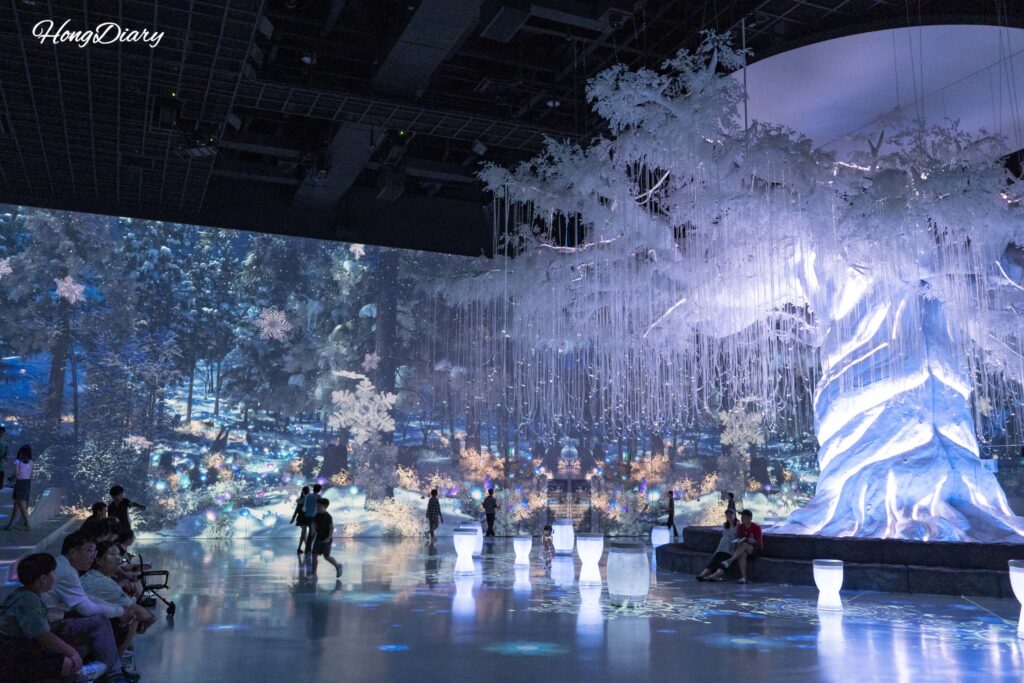 Winter season projection at the Sky Pillar zone inside Flashback Gyerim Gyeongju