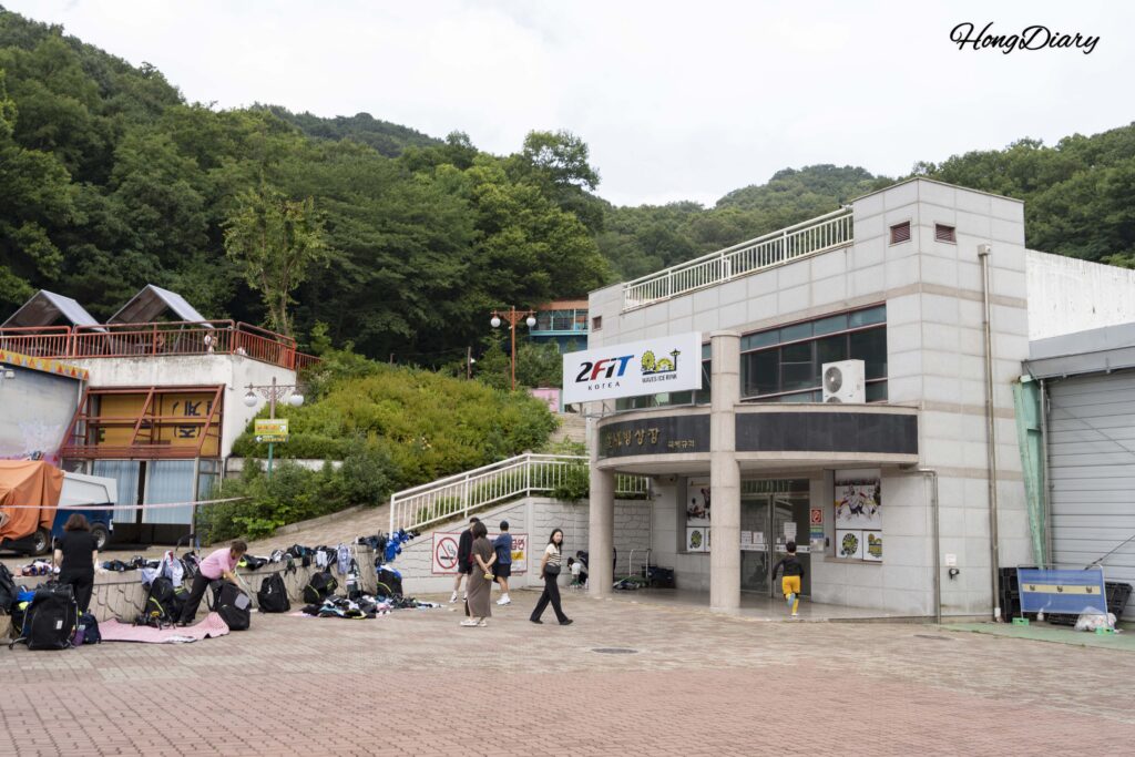 金烏ランドの通年営業アイスリンク外観
