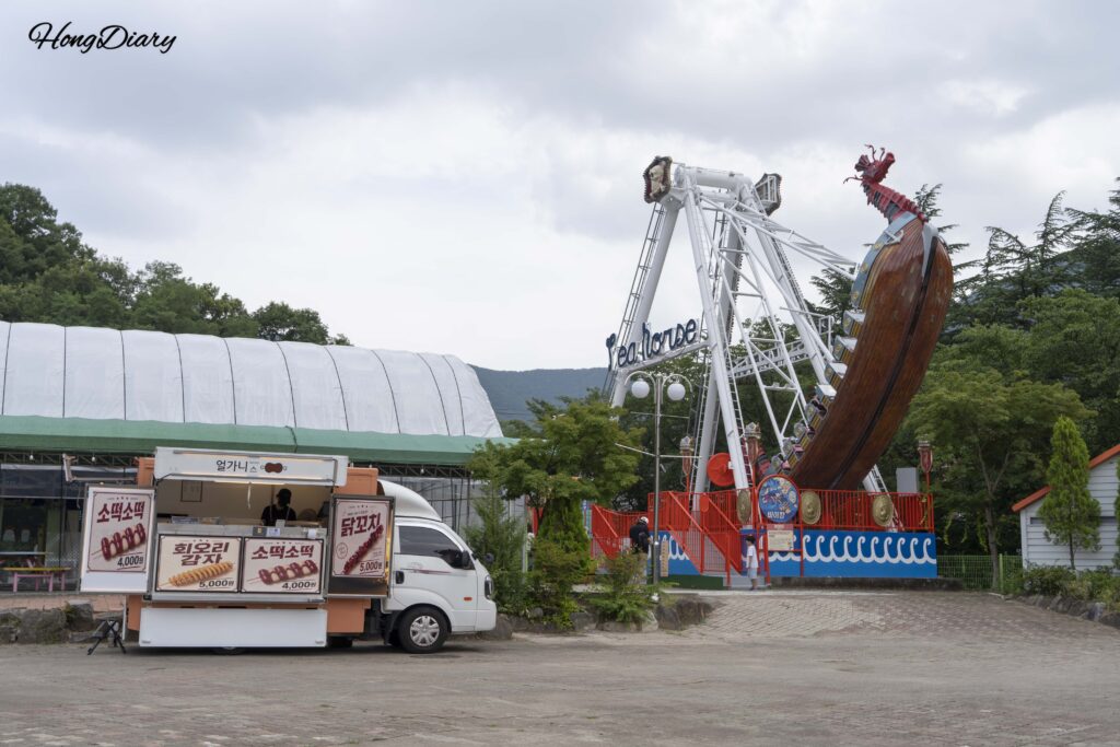 Viking ship ride at Geumo Land in Gumi