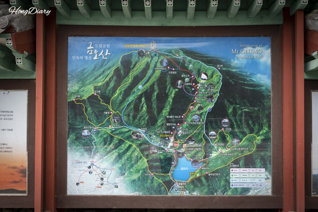 金烏山道立公園の総合案内図。登山道、ケーブルカー、駐車場の位置が記載