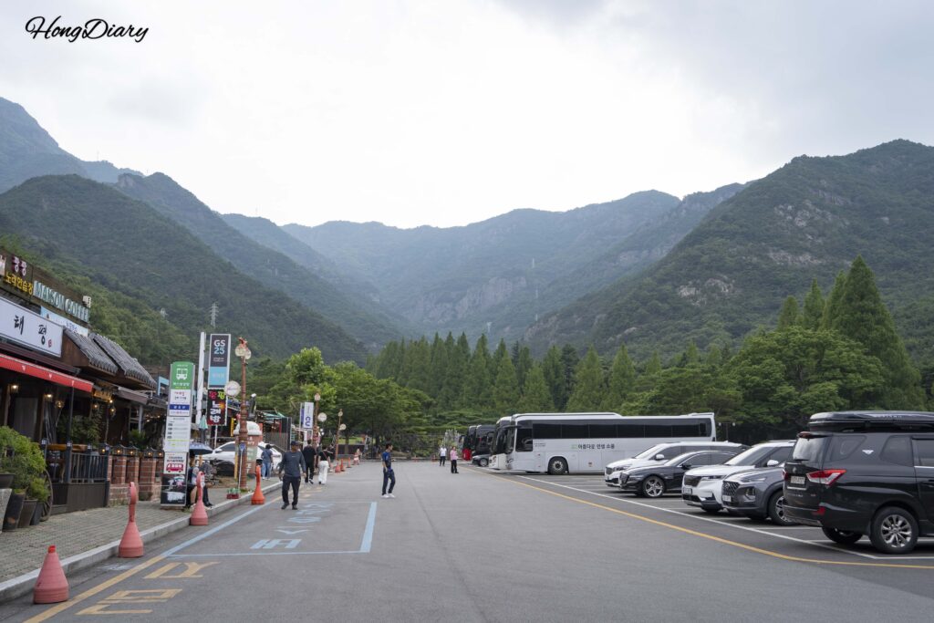Vista panorámica del monte Geumosan desde el estacionamiento en Gumi, Corea del Sur