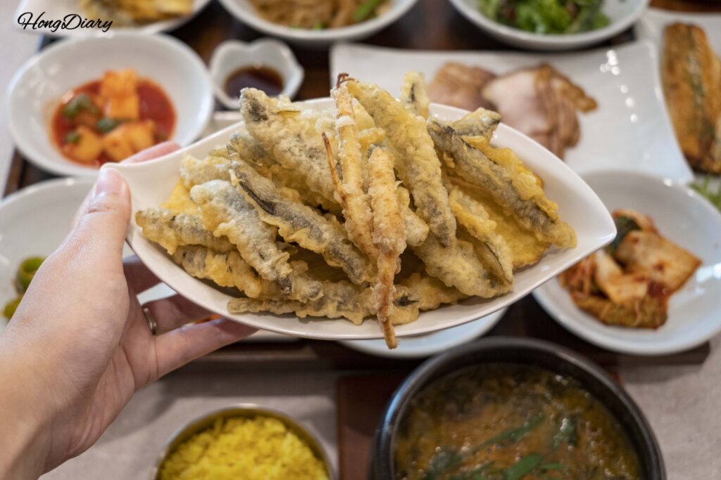 Ginseng and loach assorted tempura plate served at Irojeong chueotang restaurant in Gumi
