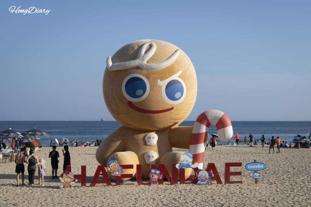 Globo inflable de Cookie Run de 7 metros en la arena de Haeundae Beach