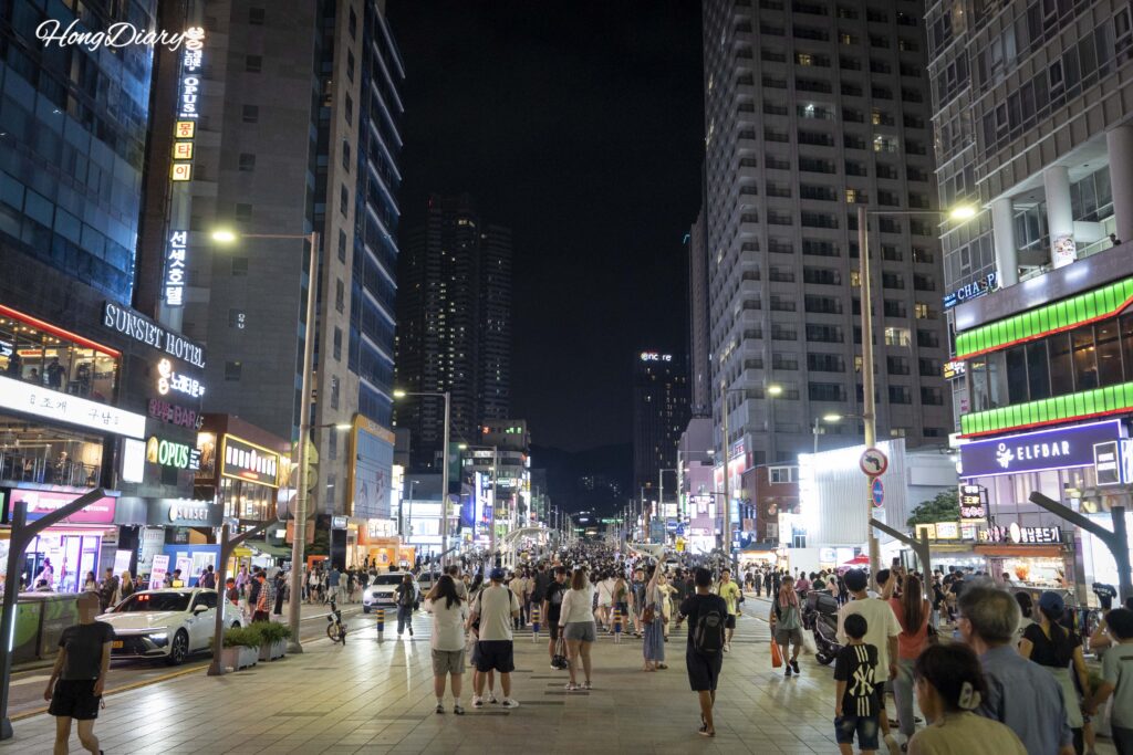Calle Gunam-ro, la vía principal entre Haeundae Beach y la estación de metro
