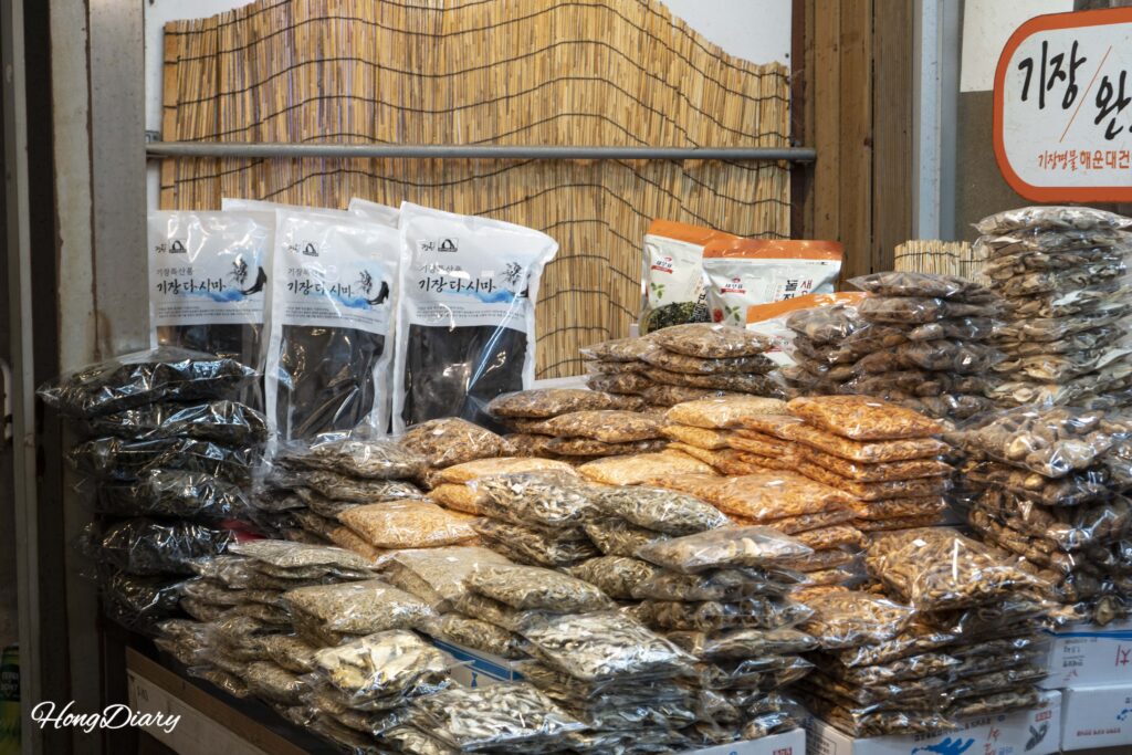 Gijang seaweed, dried kelp, and anchovy products for sale at Haeundae Traditional Market