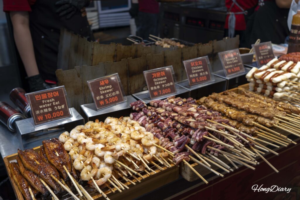 海雲台伝統市場で串焼きを販売する屋台