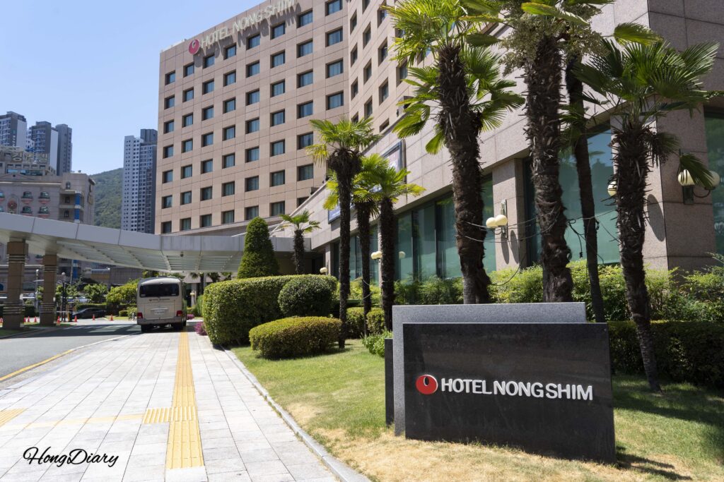 Fachada exterior de Hotel Nongshim en el barrio termal de Oncheonjang, Dongnae-gu, Busan