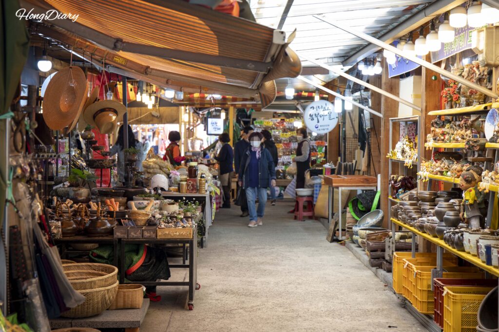 花開市場で販売されている工芸品