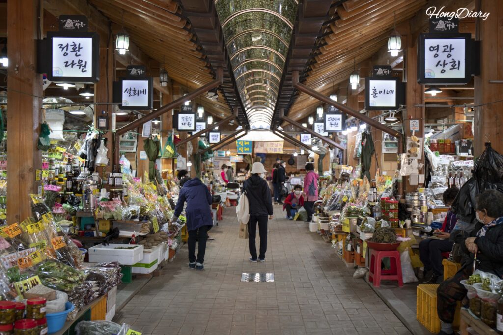花開市場の商店街の様子