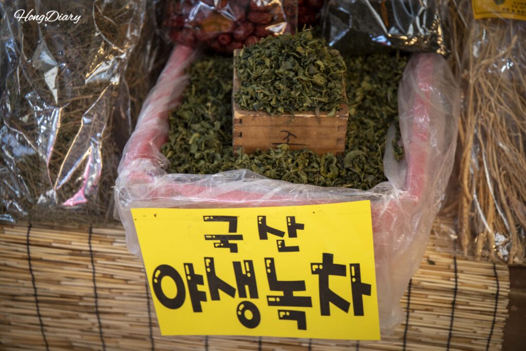 Wild green tea from Hadong being sold at Hwagae Market