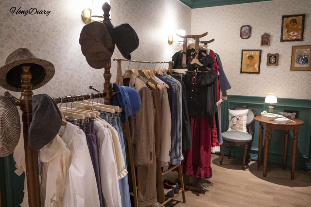 Additional vintage Korean costume options at Kukjejang Hotel in Busan