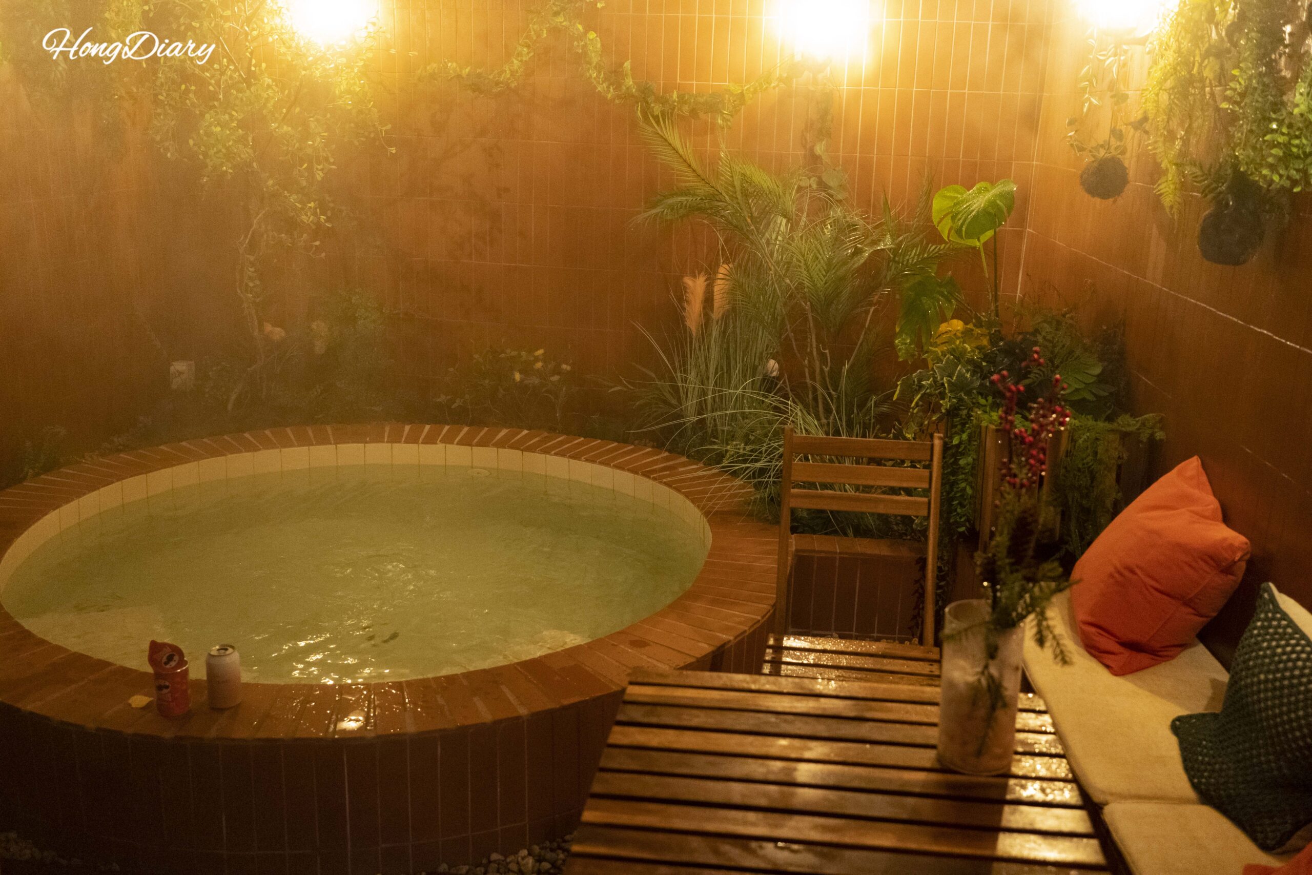 Dormí en una posada coreana de los años 20 sin televisor — solo un tocadiscos y un jacuzzi con cerveza artesanal