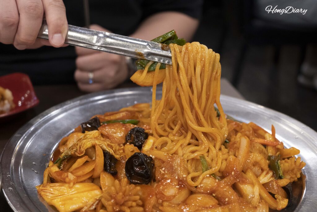 大邱リアンのスペシャル焼きうどん（海鮮増量・2人前）