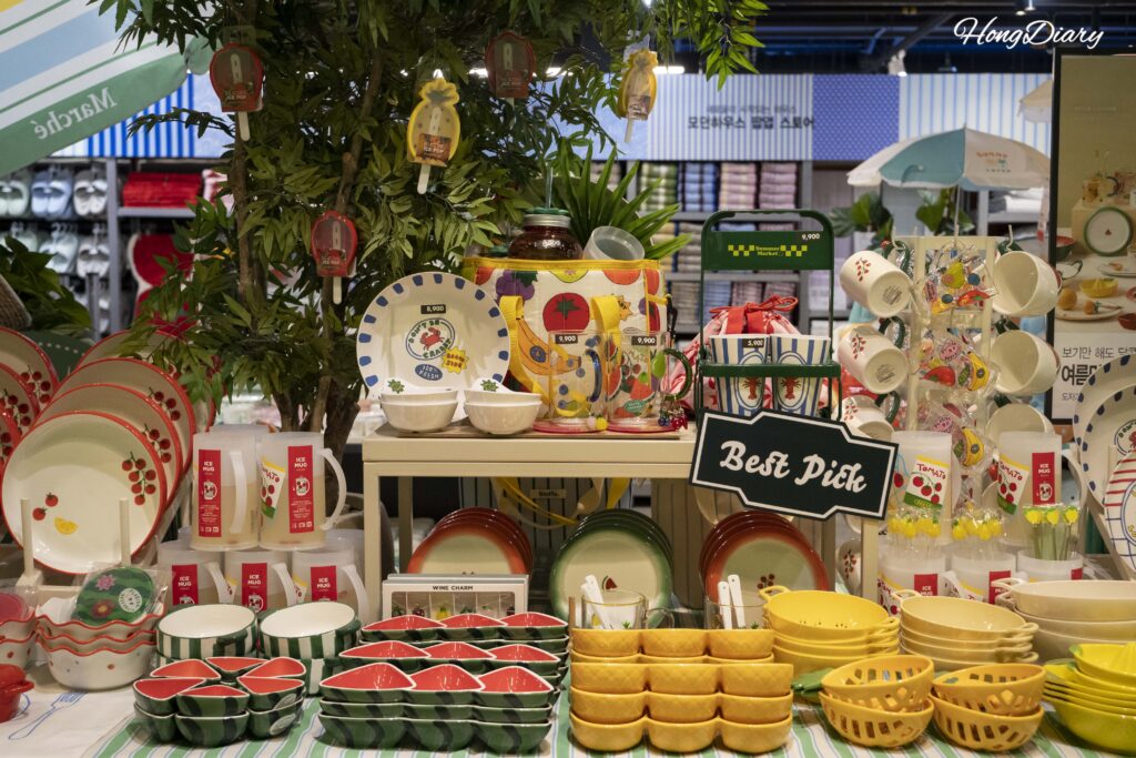 ミラクザマーケット内の食器・小物を扱う雑貨店