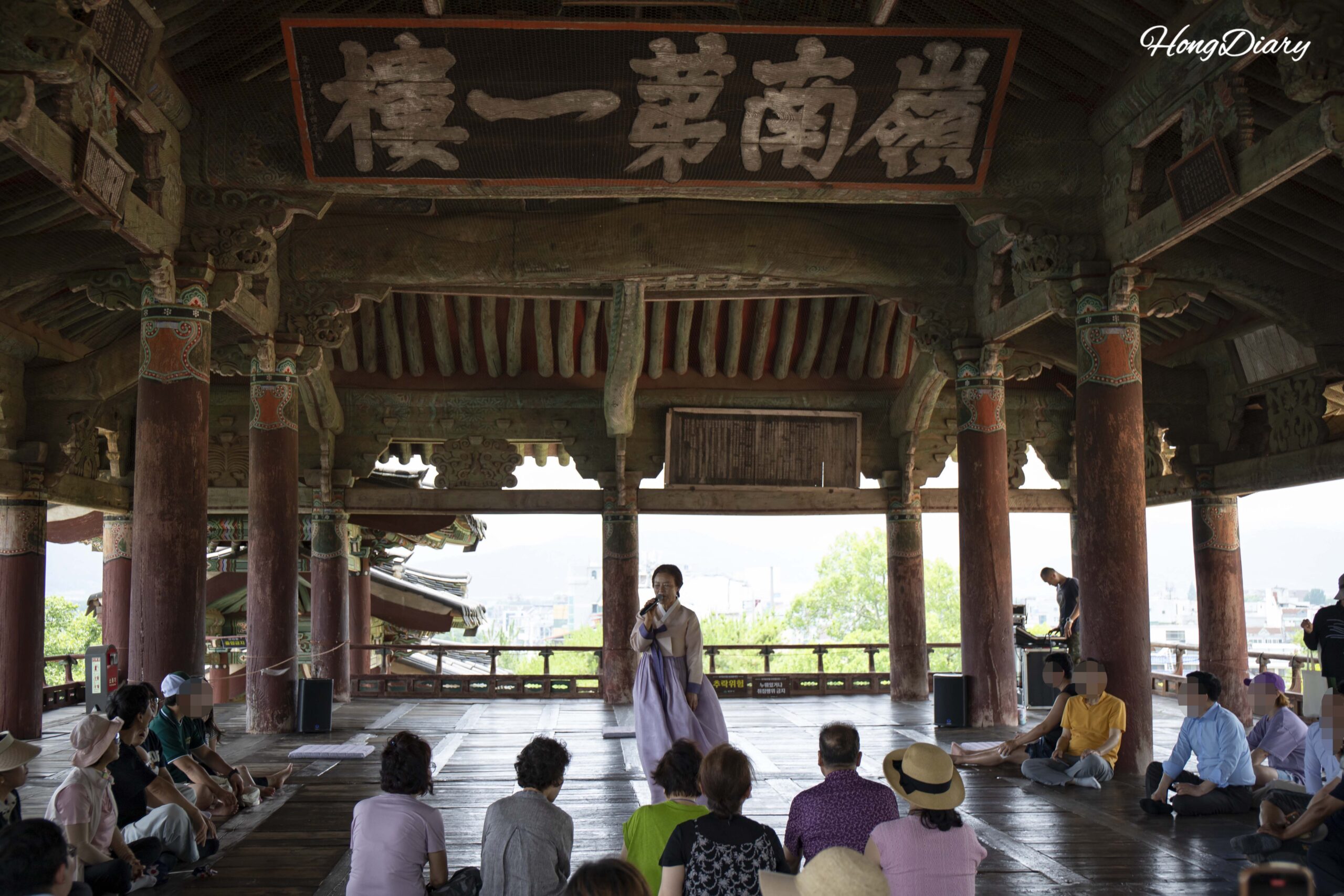 Interpretación en vivo del Arirang de Miryang en el Pabellón Yeongnamnu