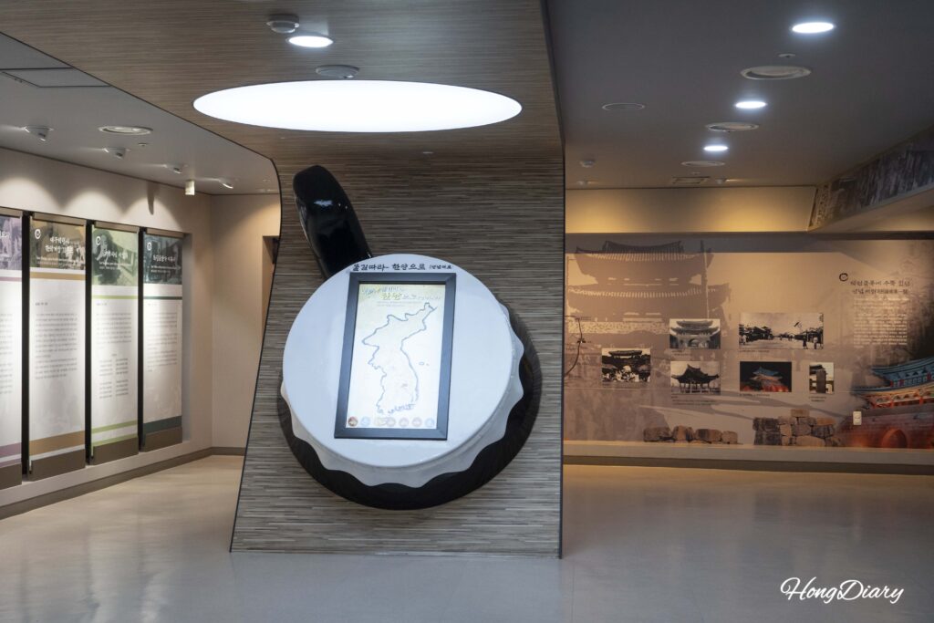 Sala de exhibición del tercer piso del Museo Yangnyeongsi de Daegu
