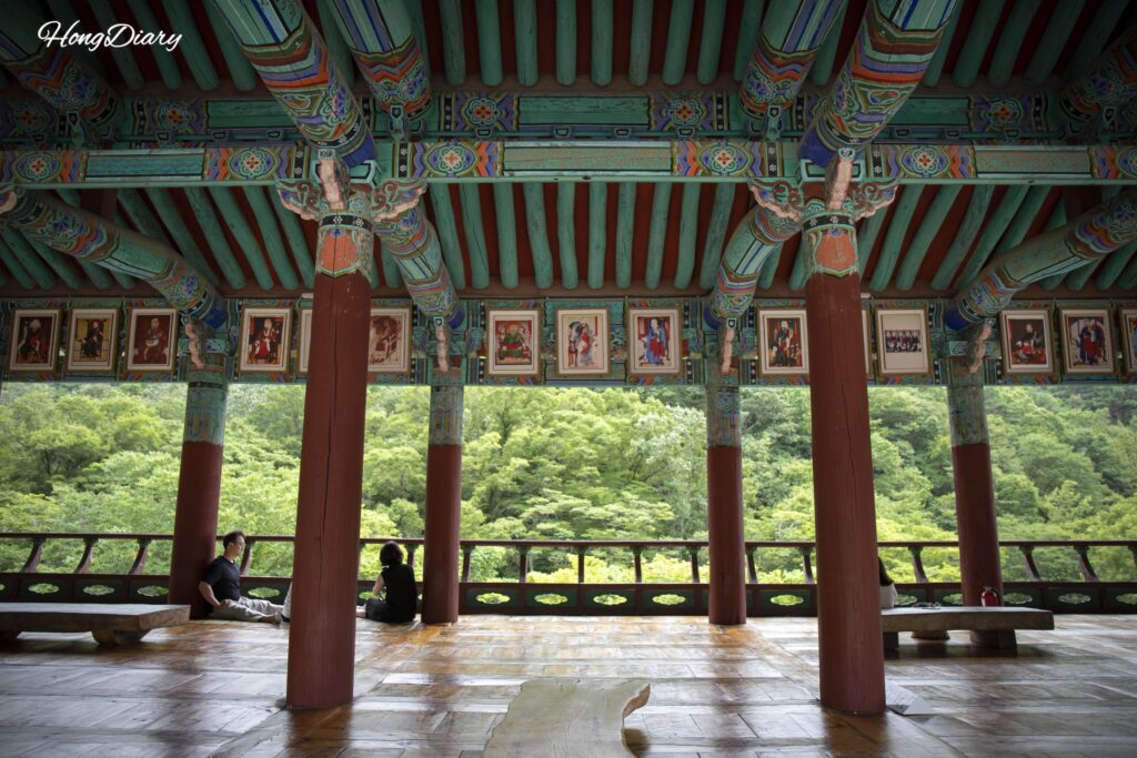 Pabellón Uhwaru, área de descanso abierta del templo Pyochungsa en Miryang