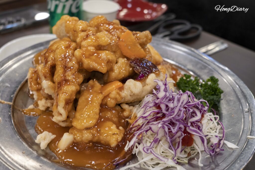 Close-up of tangsuyuk (Korean sweet and sour pork) at Rian restaurant in Daegu