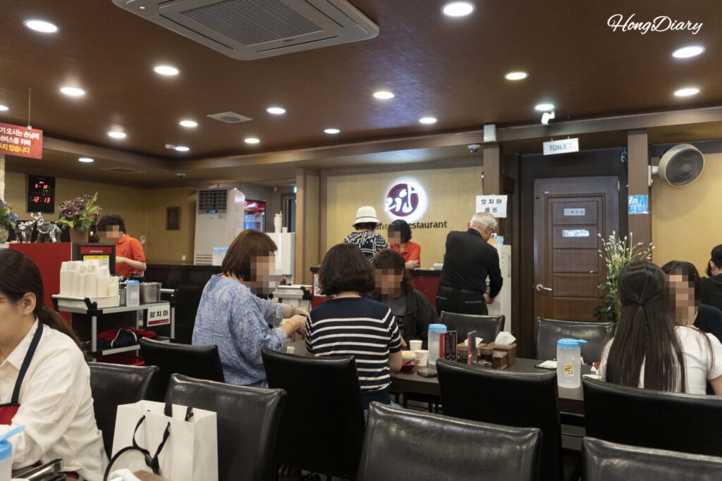 Packed dining room at Rian restaurant during lunchtime in Daegu