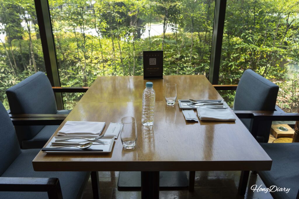 Dining table at Ristorante buffet restaurant, Hotel Nongshim Busan