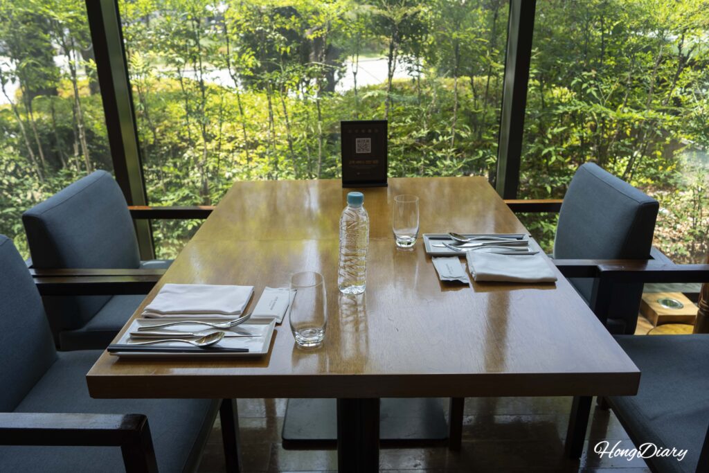 Mesa del comedor en el buffet Ristorante de Hotel Nongshim, Busan