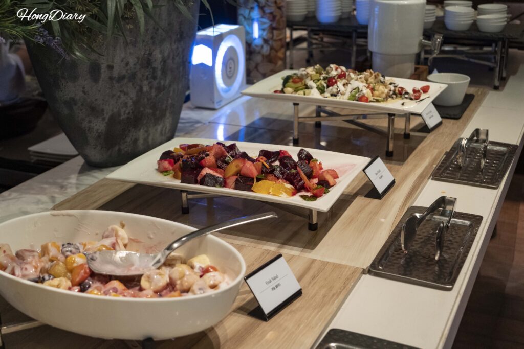 Estación de ensaladas con hongos y mariscos en Ristorante, Hotel Nongshim Busan