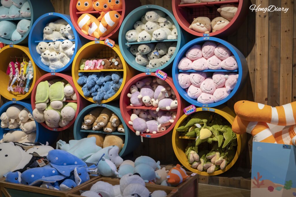 Gift shop at the exit of SEA LIFE Busan Aquarium on B1