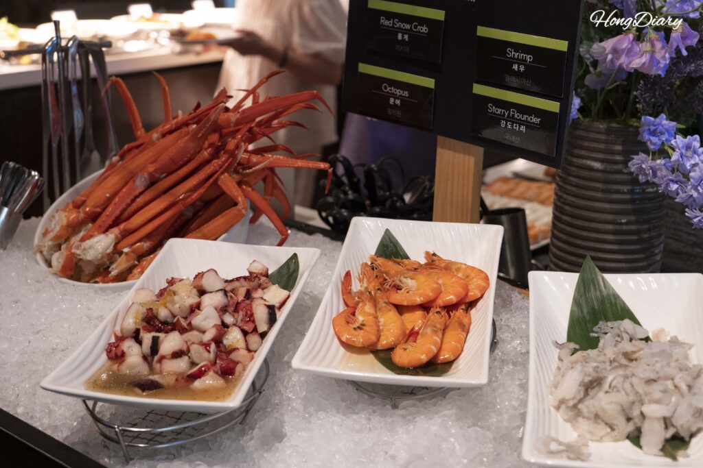 Red crab, octopus, and starry flounder sashimi at the seafood station, Ristorante Hotel Nongshim