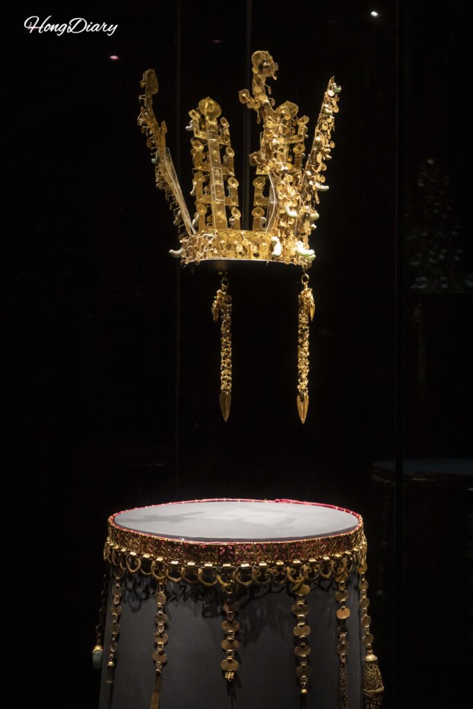天馬塚出土の新羅金冠(国宝第188号)国立慶州博物館展示